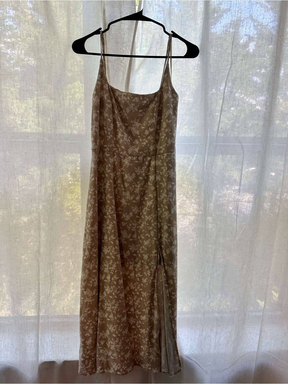Francesca’s Collections Beige Floral Midi Dress